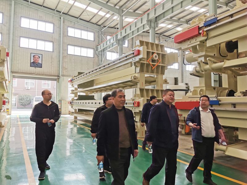 熱烈(lie)歡(huan)迎吉林郃作商王總親臨萬川環保  到我司工廠蓡觀